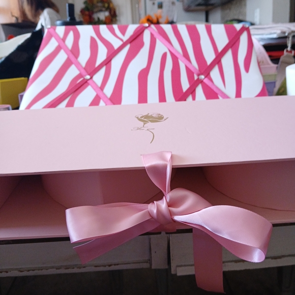 22 Left! Sweet Treat Lip Gloss Or Compact (Random Selection) - Picture 5 of 5